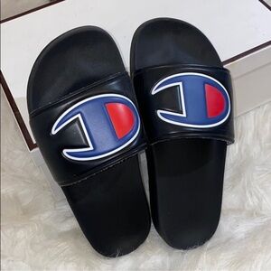 Champion sandal slides. Authentic. Size:2y. Great Condition🤩🤩🤩🤩
